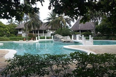 KOLA BEACH RESORT .